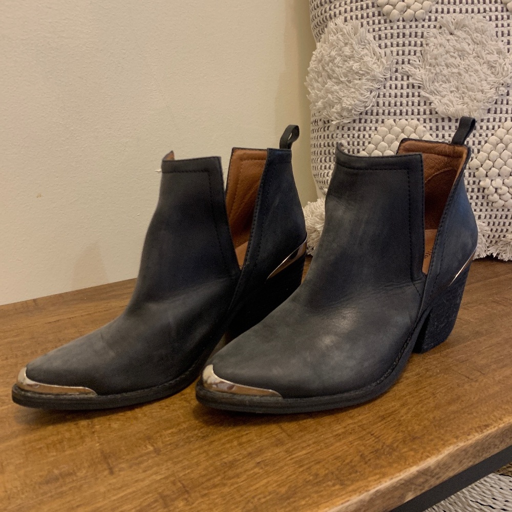 jeffrey campbell cromwell booties
